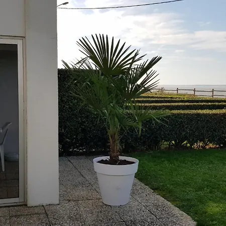 Les Rochers De Vallieres, De 35 M2 Avec 1 Chambre, Terrasses, Jardin 140 M2, Vue Panoramique Face A L'ocean !